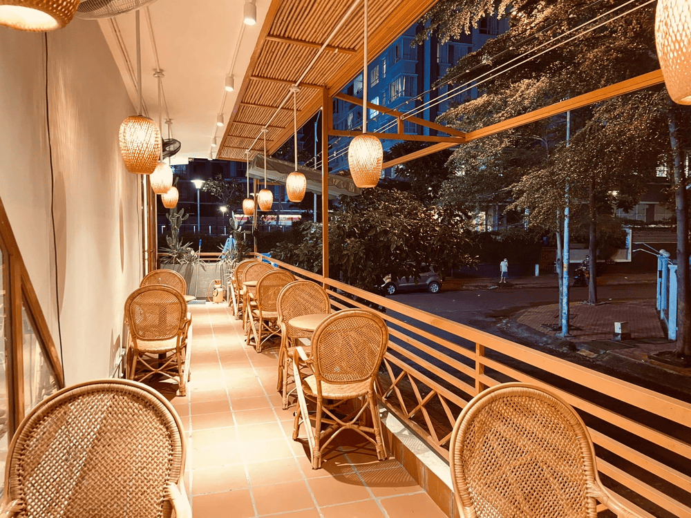 Aloha Coffee l&agrave; địa điểm quen thuộc của nhiều bạn sinh vi&ecirc;n đến học b&agrave;i v&agrave; l&agrave;m việc (Nguồn: Aloha Coffee - Quận 7)